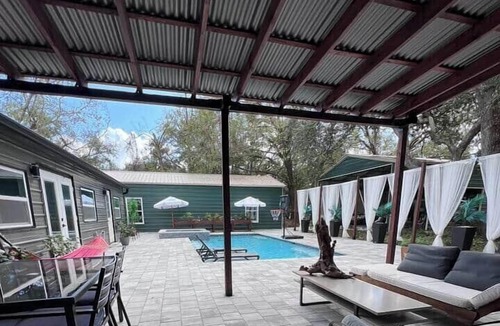 Lutz House | Purple Rain/Pop Culture 2bd 2bth Luxury Pool Hot Tub