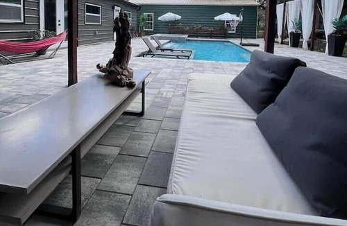 Lutz House | Purple Rain/Pop Culture 2bd 2bth Luxury Pool Hot Tub