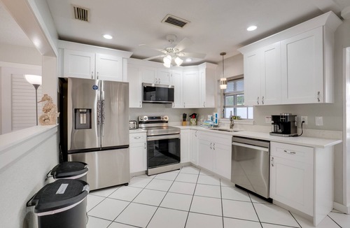 Holmes Beach House | Putting Green - Flip Flops Forever by SeaBreeze Vacation
