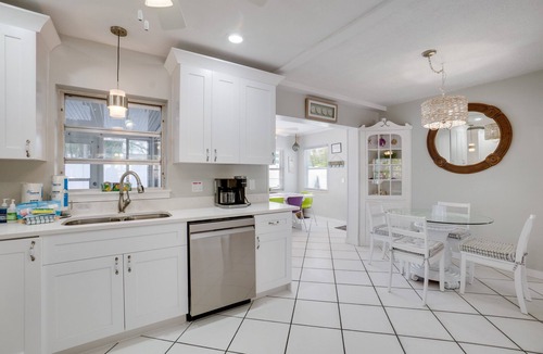 Holmes Beach House | Putting Green - Flip Flops Forever by SeaBreeze Vacation