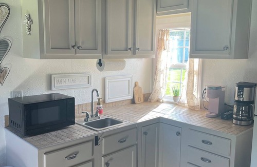 Houma Cottage | Quaint 1-bedroom cottage with AC in charming Houma.