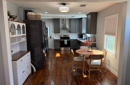 Uncertain House | Quaint 2-bedroom house by Caddo Lake.