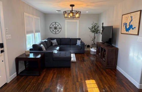Uncertain House | Quaint 2-bedroom house by Caddo Lake.