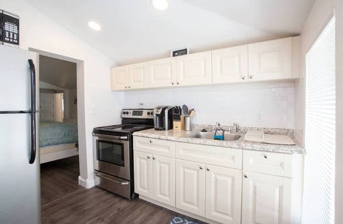 Ozona Cottage | Quaint, Clean and Bright Cottage in Ozona