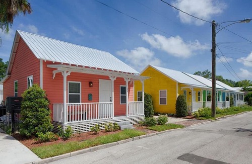 St. Augustine House | Quaint Cottage with Private Pool-Walk to Everything