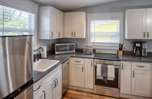 St. Augustine House | Quaint Cottage with Private Pool-Walk to Everything