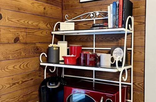 Lafayette Cottage | Quaint Cute Cottage Fully Equipped in Louisiana