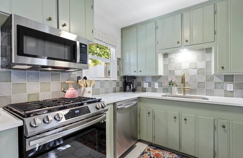 Fort Worth House | Quaint Fort Worth Cottage near TCU, Dickies Arena, & Stockyards