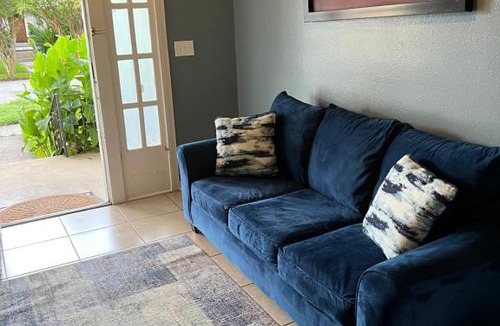 Gentilly Terrace Villa | Quaint Gentilly Cottage
