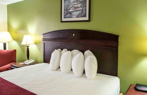 Chipley Hotel | Quality Inn Chipley I-10 at Exit 120