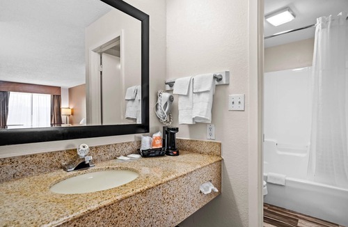 Louisville Hotel | Quality Inn Louisville MS