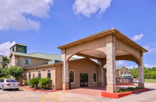 Beaumont Hotel | Quality Inn & Suites Beaumont