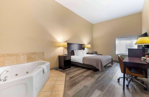 Groesbeck Hotel | Quality Inn & Suites Groesbeck North