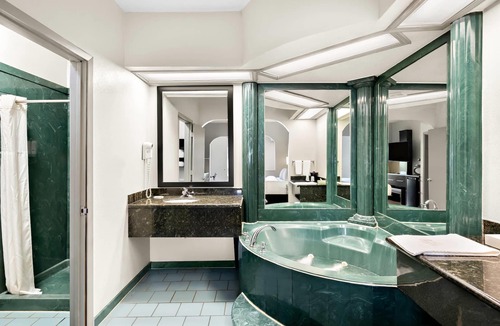Monticello Hotel | Quality Inn & Suites Monticello