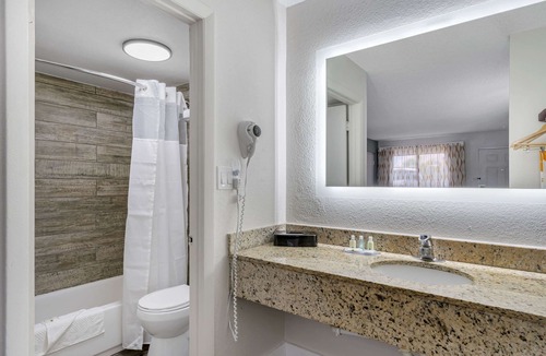 Orlando Hotel | Quality Inn & Suites Orlando East - UCF Area