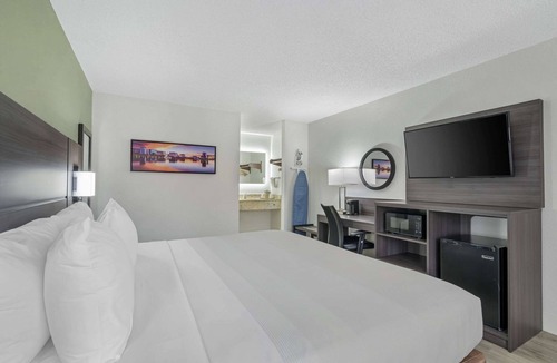 Orlando Hotel | Quality Inn & Suites Orlando East - UCF Area