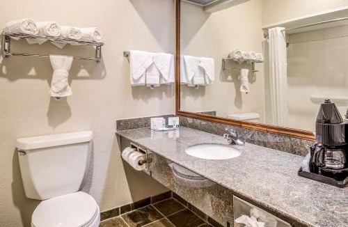 El Lago Hotel | Quality Inn & Suites Seabrook- NASA- Kemah