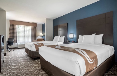 Broadmoor Hotel | Quality Suites Baton Rouge East - Denham Springs