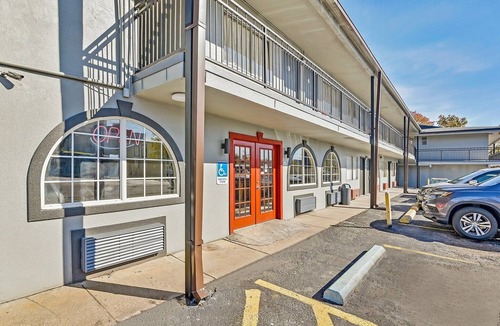 Shreveport Apartment | Queen Bed | Non smoking