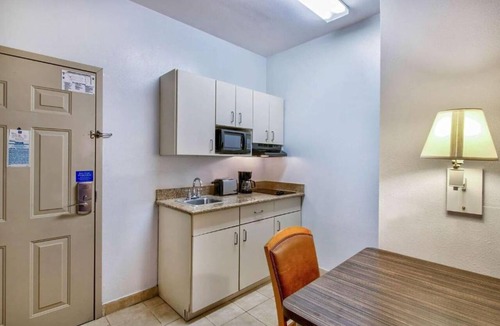 Beaumont Apartment | Queen Bed with Kitchenette Non-Smoking