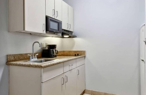 Sulphur Apartment | Queen Bed with Kitchenette Non - Smoking