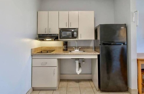 Sulphur Apartment | Queen Bed with Kitchenette Non - Smoking