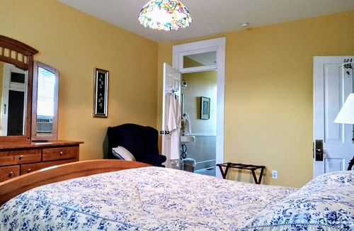 Cowan House | Queen ensuite room in historic railroad inn & town. Continental breakfast.