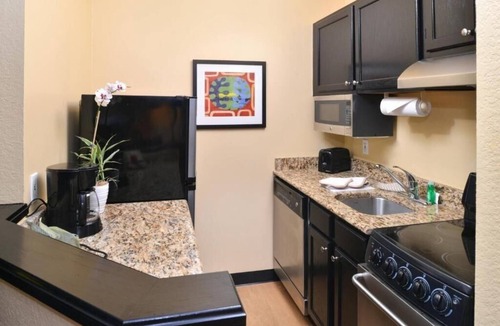 Doral Apartment | Queen Studio Near Clover Systems LLC MIA