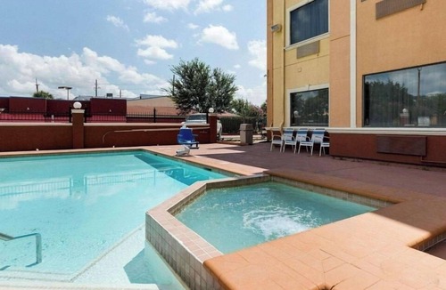 Jersey Village Apartment | Queen Suite Near JVC Family Medicine HOU
