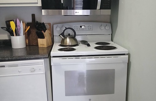 Mid City South Apartment | Quiet 2 Bdrm Apt in the Heart of Baton Rouge Close to Anything a Traveler Needs
