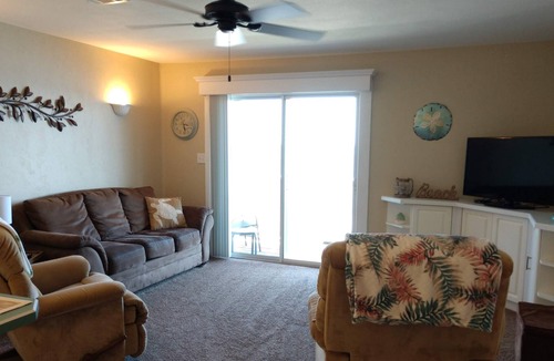 Gulf Breeze Condo | Quiet and cozy apartment on the sound