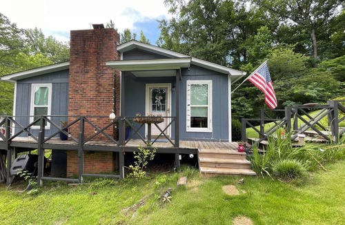 Tupelo Cottage | Quiet and Peaceful Lakefront Cottage located just 5 minutes from the interstate.