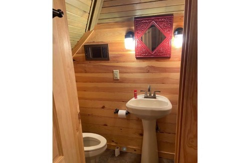 Oxford House | Quiet Cottage with Hot Tub