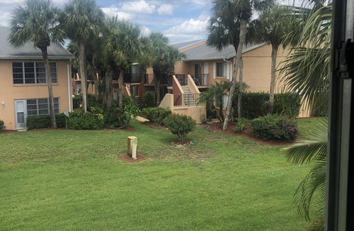 East Naples Condo | Quiet lovely 2-bed/bath condo in central Naples!