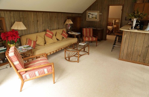 Greensboro House | Quiet peaceful carriage house nestled in an Alabama Treasure Forest.