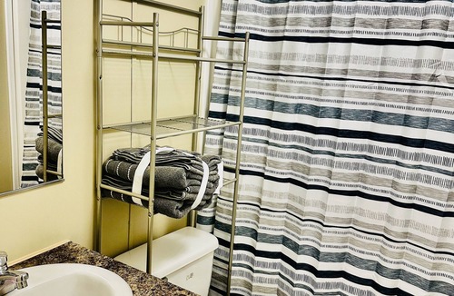 Palestine House | Quiet Pine Retreat off Hwy 155 near Palestine—cozy, scenic, relaxing getaway