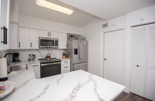 Isla del Sol House | Quiet Private Retreat | Walk to Beaches & Nature