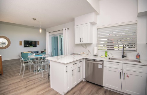 Isla del Sol House | Quiet Private Retreat | Walk to Beaches & Nature