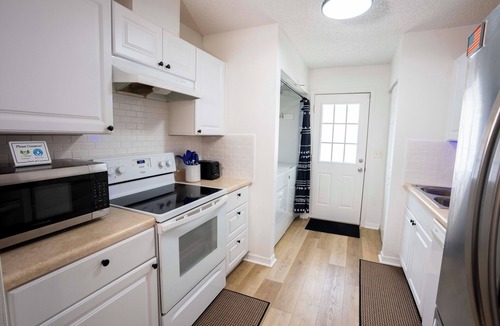 Tarpon Springs House | Quiet Tarpon Springs Unit Close to All the City has to offer!