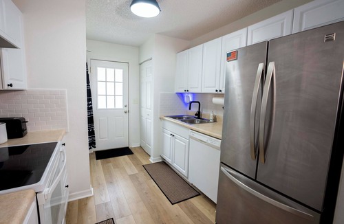 Tarpon Springs House | Quiet Tarpon Springs Unit Close to All the City has to offer!