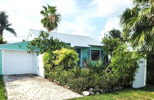 New Town House | Quintessential Keysie ADORABLE 2-bedroom house w/AC in Key West-1 Month Min Stay