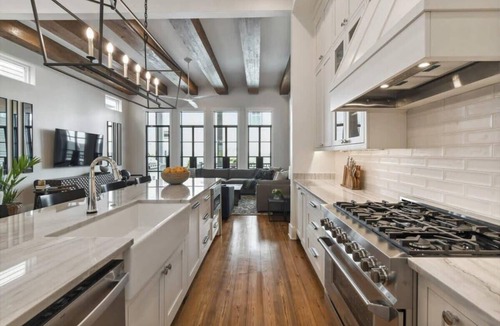 Faubourg Lafayette Condo | Radiant New Construction | Heated Pool, Spa