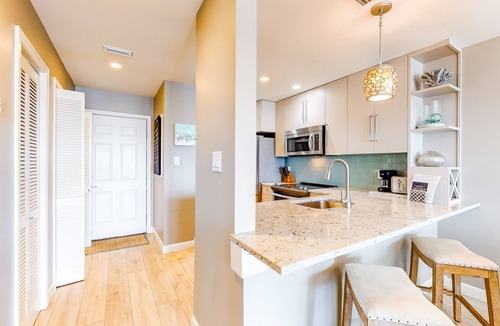 Sunnyside House | Ramsgate getaway w/panoramic view, beach access & shared pool