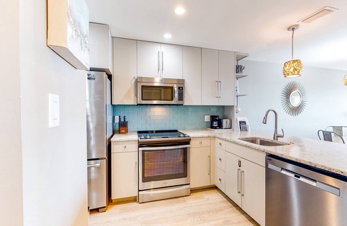 Sunnyside House | Ramsgate getaway w/panoramic view, beach access & shared pool