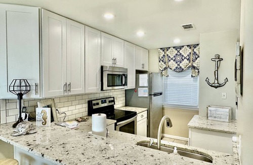 Sunnyside Condo | Ramsgate Harbour #20, Sleeps 6, Two Balconies, Pool, West End Of PCB,Renovated