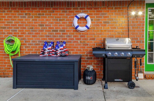Navarre House | Rangers Outpost: Pool, Foosball, only 5 min to Beach