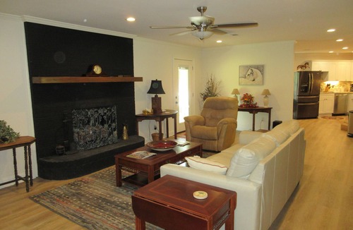 Canton House | Rare find! 2,600‑square‑foot farmhouse on a working horse ranch, Horses welcome!