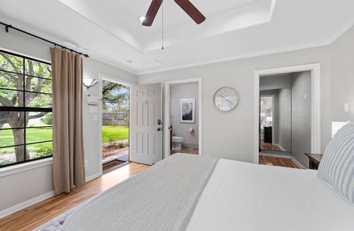 Crawford House | RARE FIND! Private Suite on Country Retreat Covered with Trees PLUS POOL!
