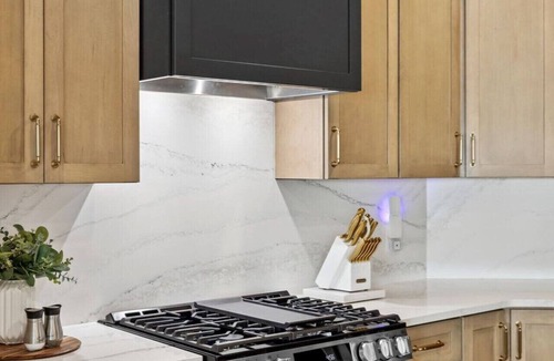 Winchester House | *Rare* Lake Luxury-Sleeps 32, 10 Bedrooms, 2 Docks
