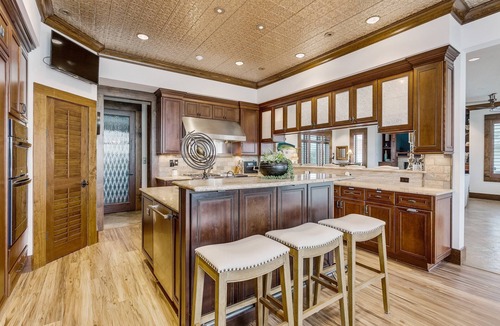 Villa Primera House | Rare Luxe Waterfront Find! Stay 4/25-4/28 or 6/14-6/21 |Huge Infinity Pool & Hot Tub |Golf Carts